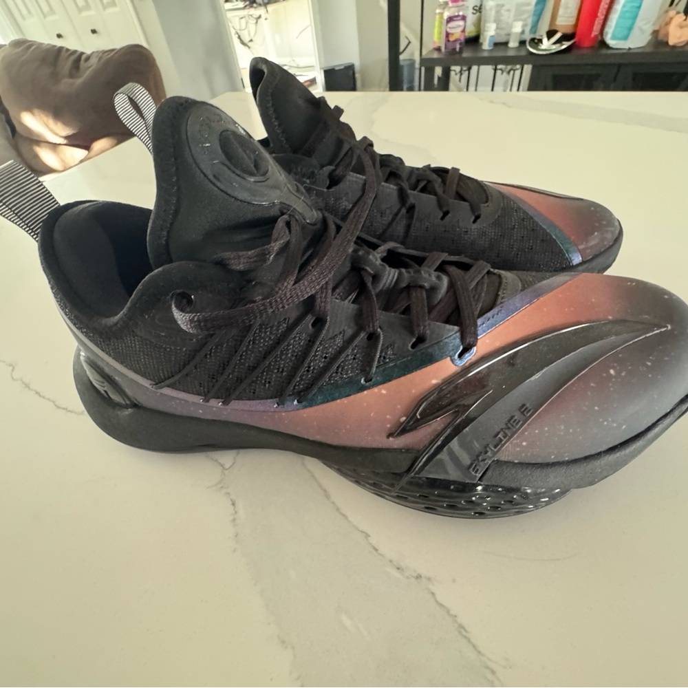 Men's basketball Shoes - Anta cosmic colorway